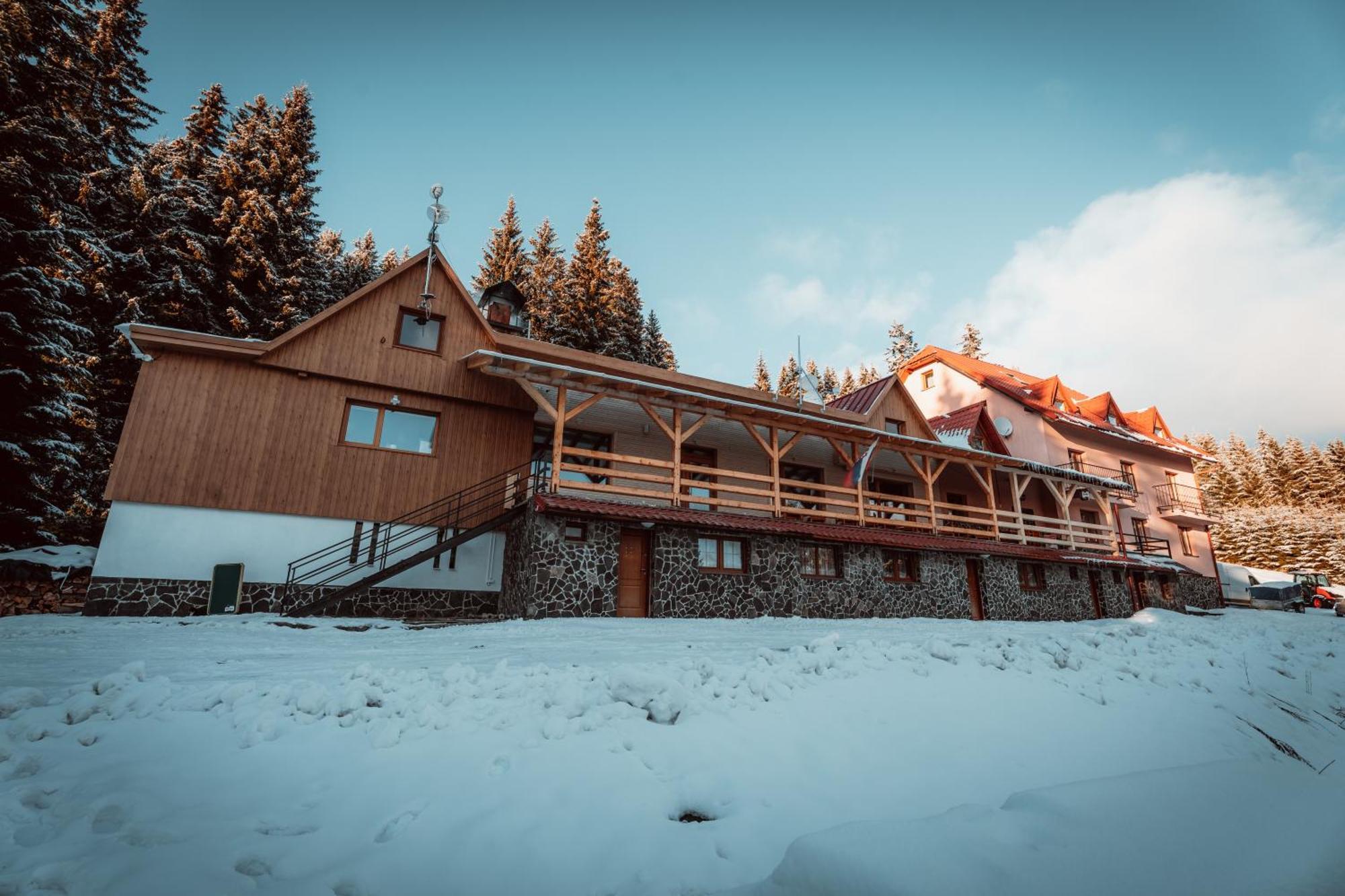 Chata Kubinska Hola Dolny Kubin Bagian luar foto