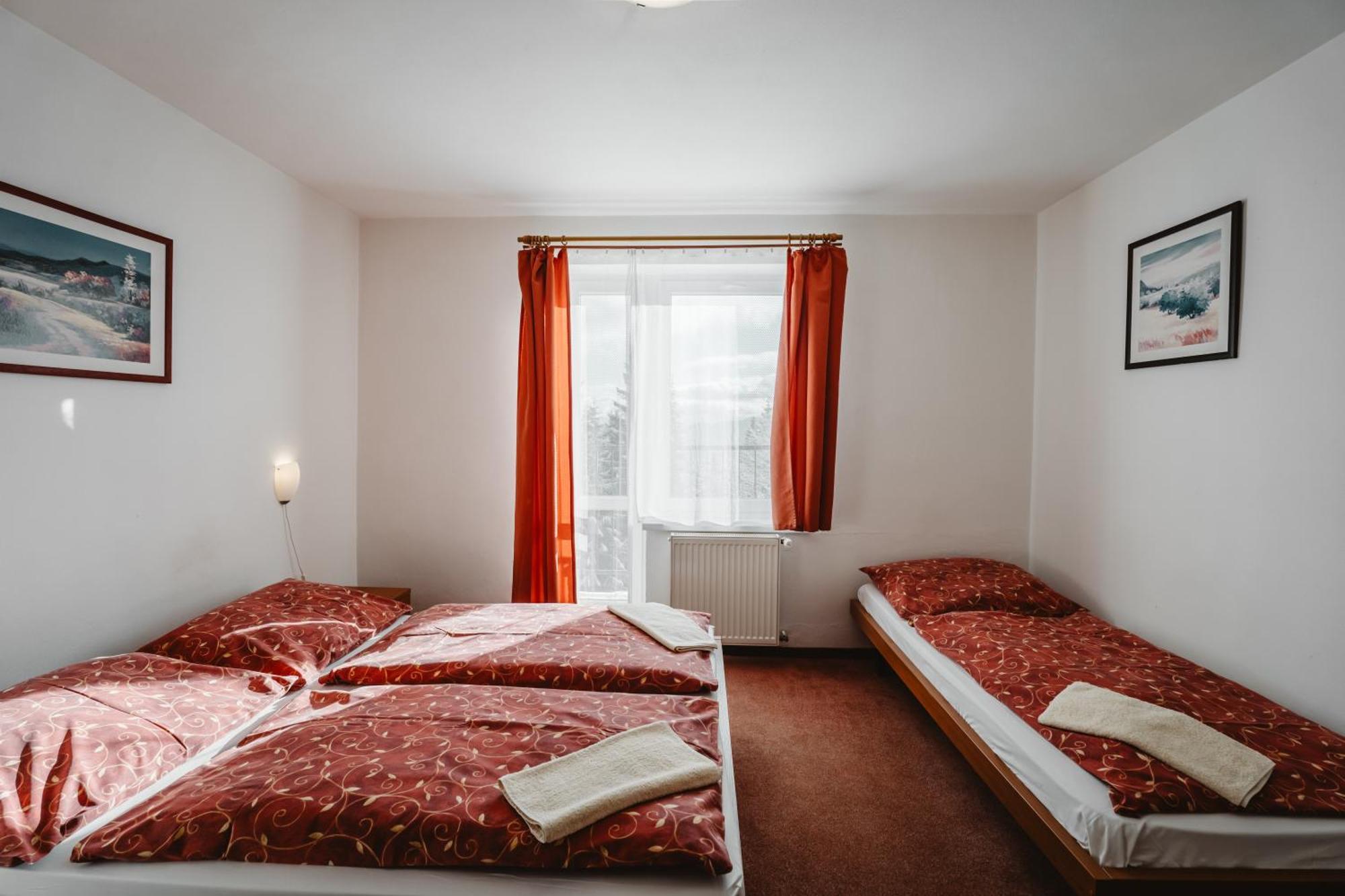 Chata Kubinska Hola Dolny Kubin Bagian luar foto